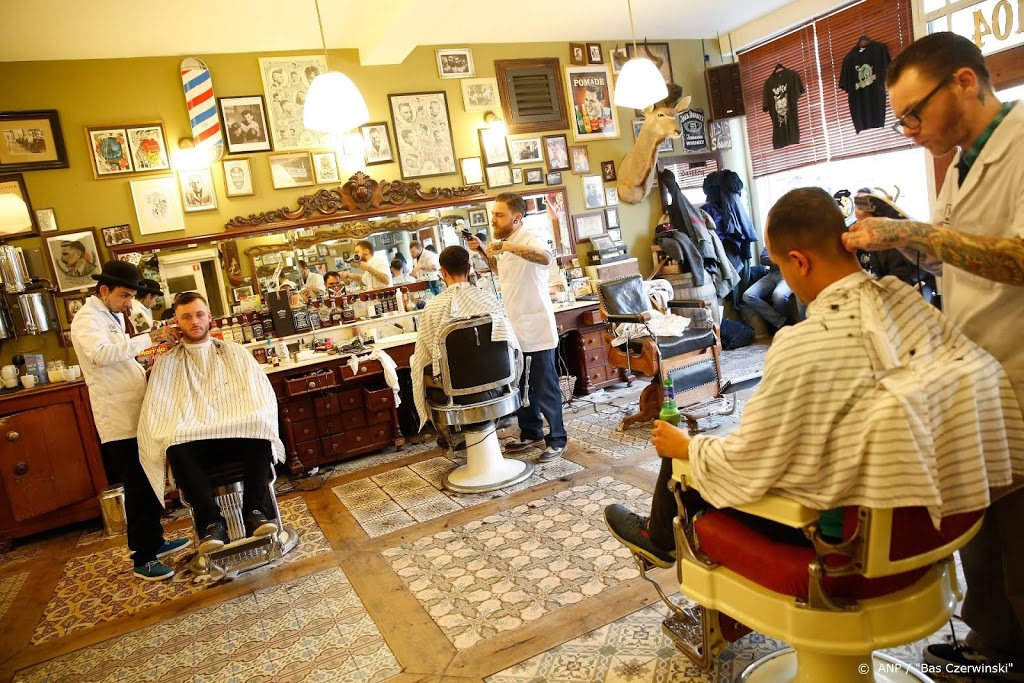 Kabinet vraagt kappers en nagelsalons deuren te sluiten
