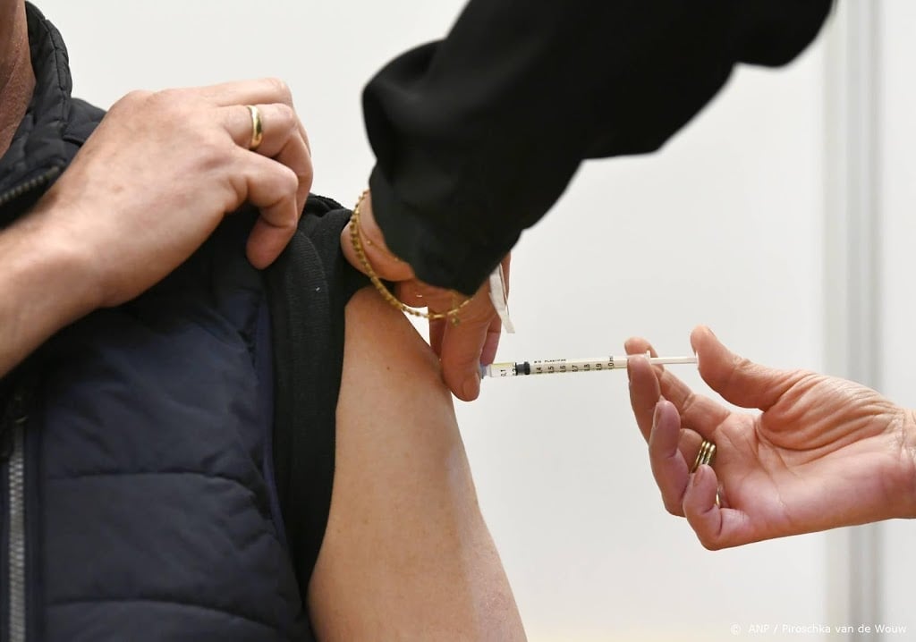 Minder mensen gevaccineerd door prikpauze AstraZeneca