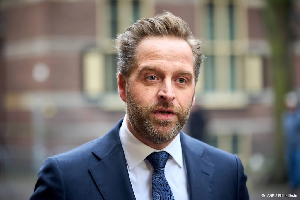 De Jonge spreekt berichten over mondkapjesdeal tegen