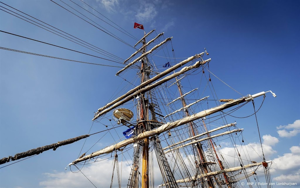 Nederlands zeilschip vlotgetrokken, vaart vrijdag weer verder