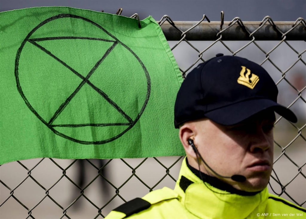 Klimaatprotest bij Eindhoven Airport