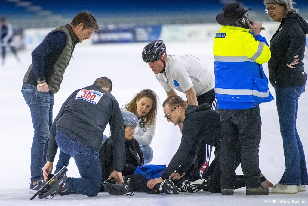 Prinses Margriet naar ziekenhuis na val op ijs in Thialf