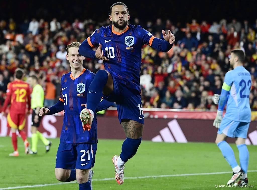 Depay scoort in honderdste interland voor Oranje 