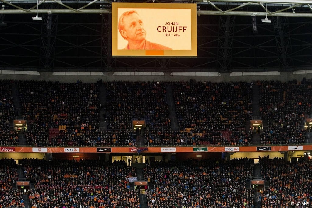 Oranjefans plannen eerbetoon aan Cruijff in oefenduel met Noren