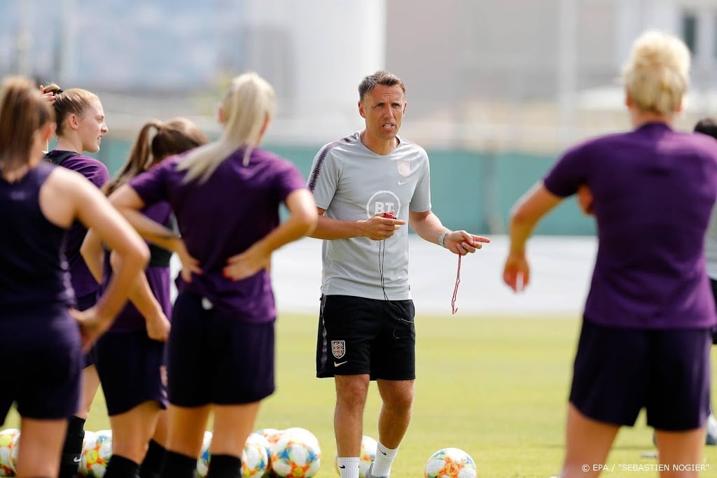 Neville stopt in 2021 als bondscoach Engelse voetbalvrouwen