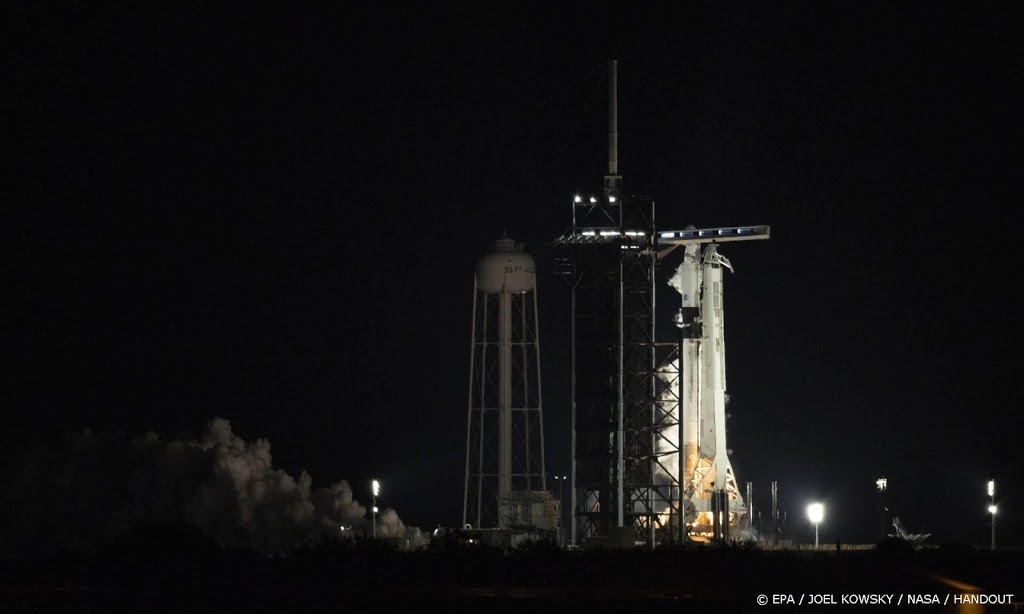 SpaceX brengt vier astronauten naar internationaal ruimtestation