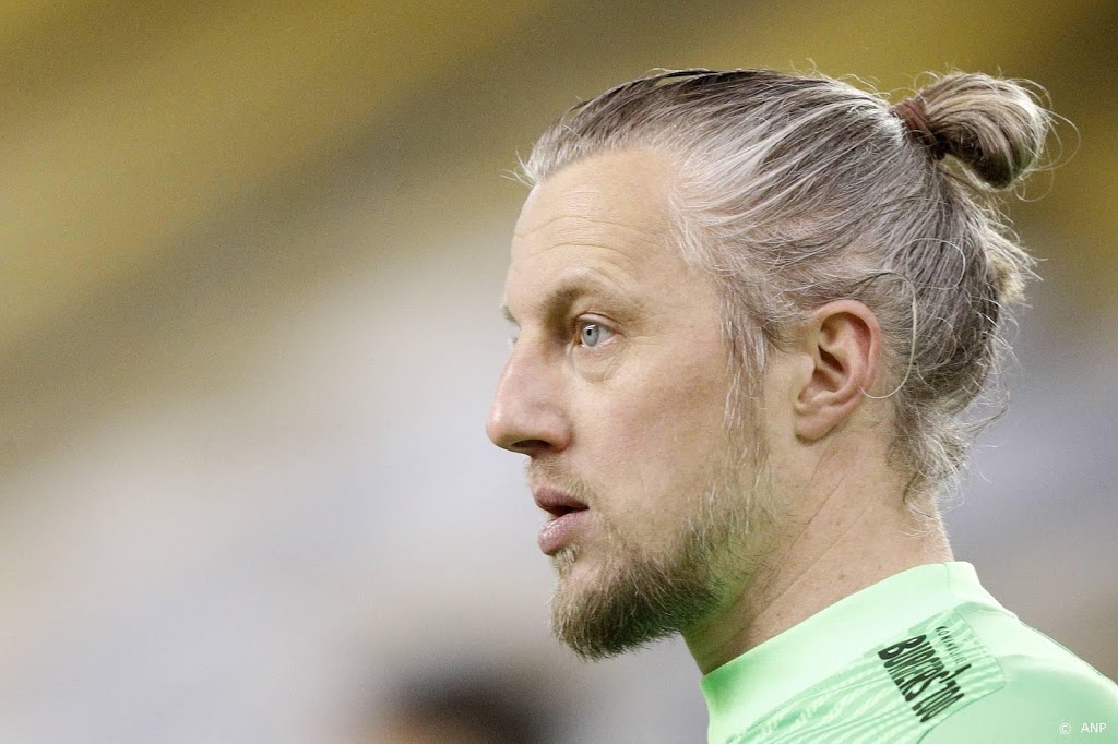 Ajax legt transfervrije doelman Pasveer vast