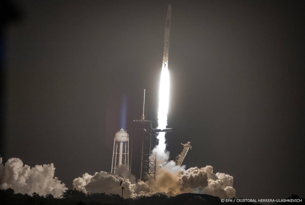 Satellieten SpaceX mogelijk in lagere baan om de aarde 