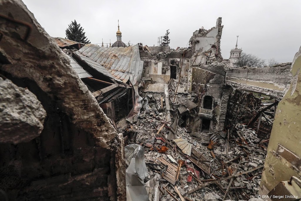 Krant: slachtoffers bombardement theater Marioepol in massagraf