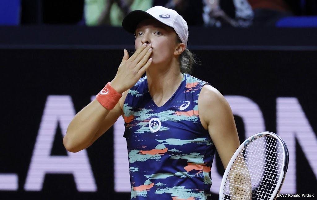 Tennissters Swiatek en Sabalenka naar eindstrijd in Stuttgart