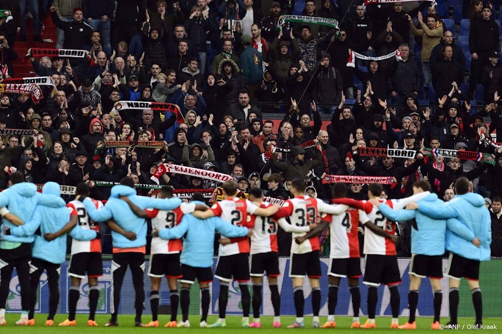 Feyenoord heeft na ruime zege op Utrecht titel voor het grijpen