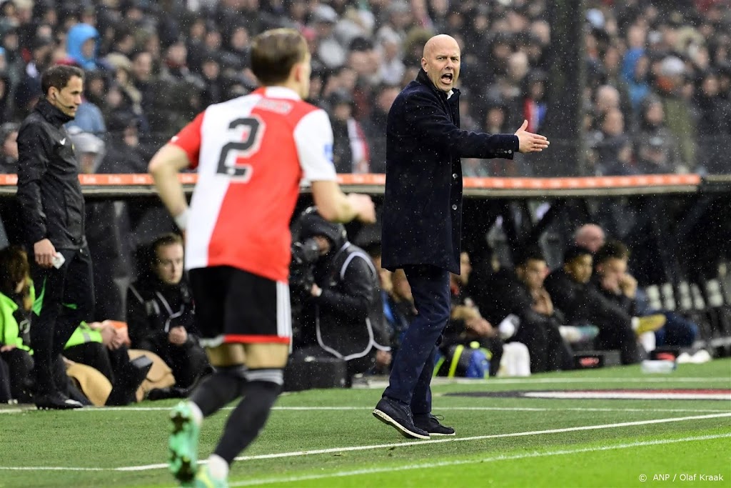 Feyenoord-coach Slot prijst aanvoerder Kökcü na zege op Utrecht