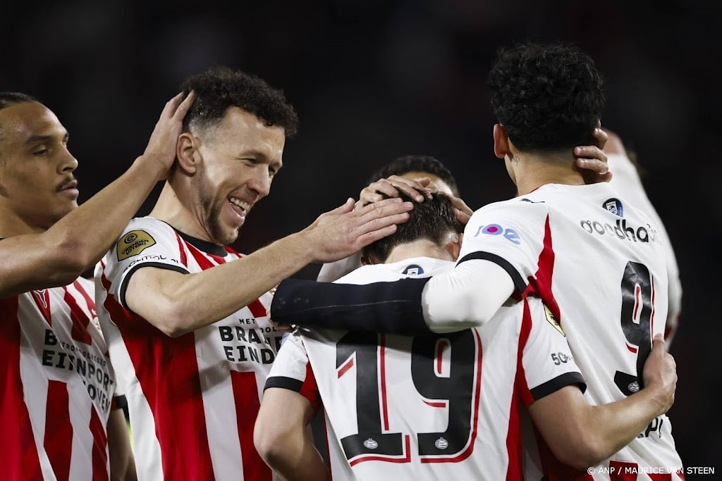 Pepi en Bajraktarevic leiden PSV ruim langs PEC Zwolle