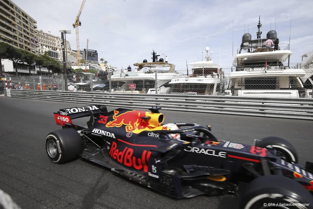 Verstappen neemt met winst in Monaco de leiding in WK