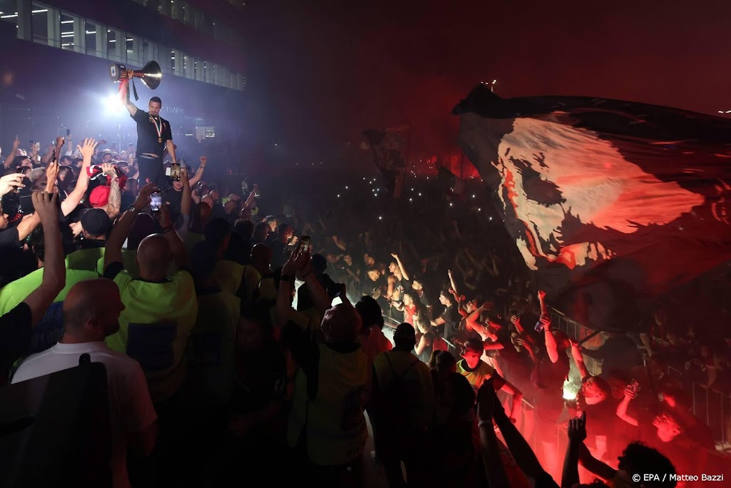 'Piloot' Ibrahimovic draagt titel Milan op aan overleden Raiola