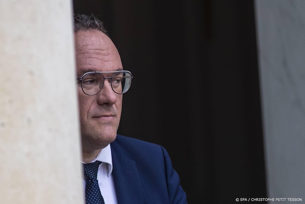 Franse minister weigert af te treden na verkrachtingsaanklachten