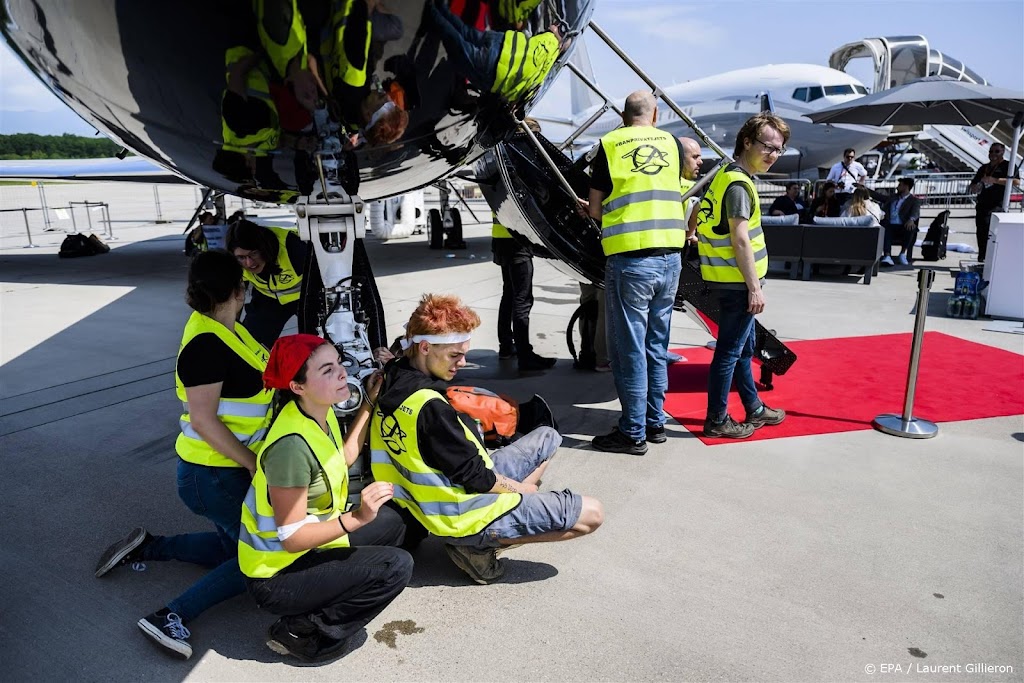 Activisten 'bezetten' privéjets tijdens privéjetbeurs Genève