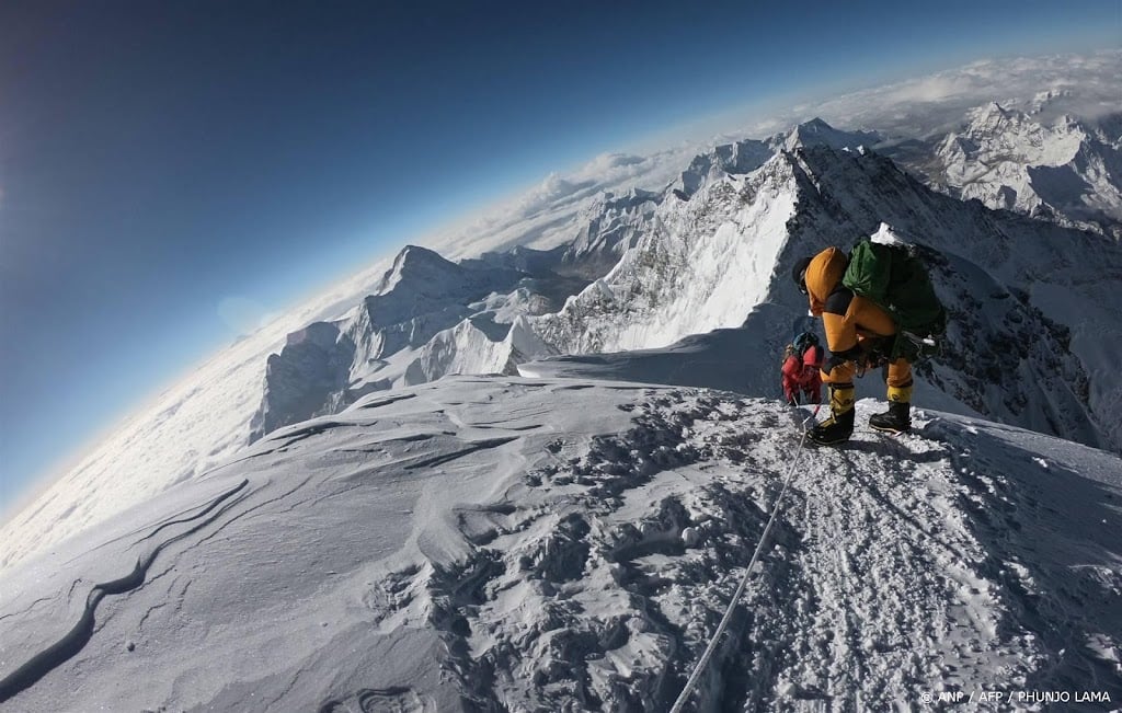 Nepalese bereikt als snelste vrouw ooit top van Mount Everest