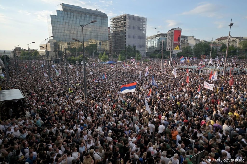 Massale demonstratie in Belgrado tegen regering
