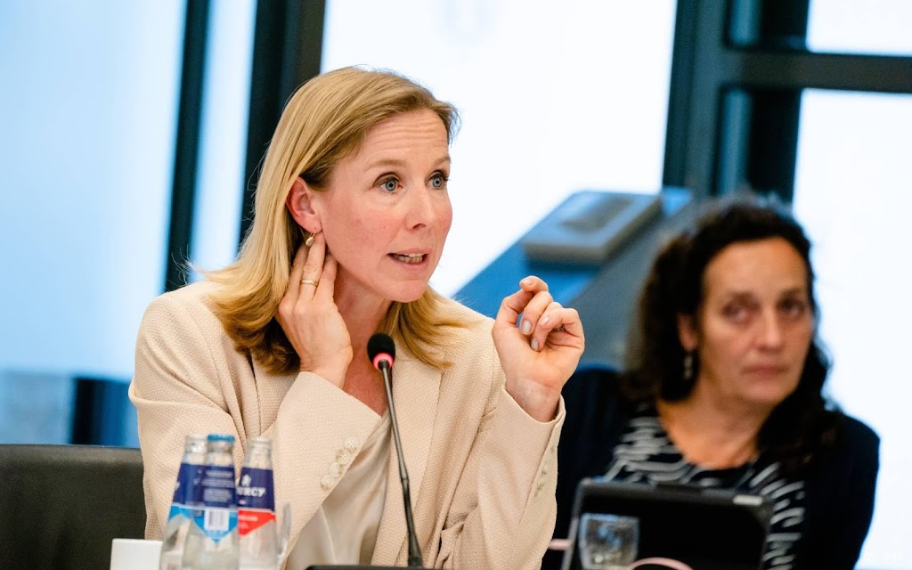 Van Veldhoven wil snellere EU-aanpak gerecycleerd plastic