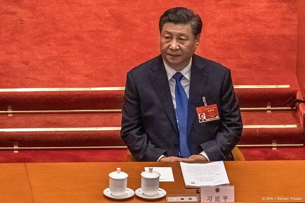 Chinese president feliciteert astronauten in videogesprek