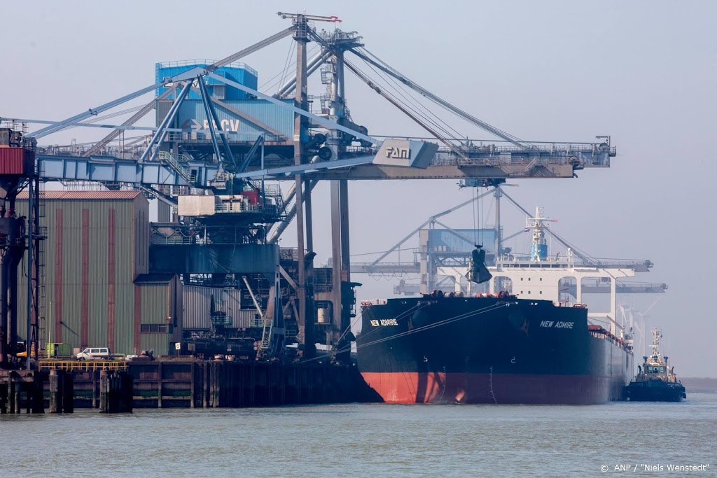 'Coronacrisis drukt flink op overslag in haven Rotterdam'