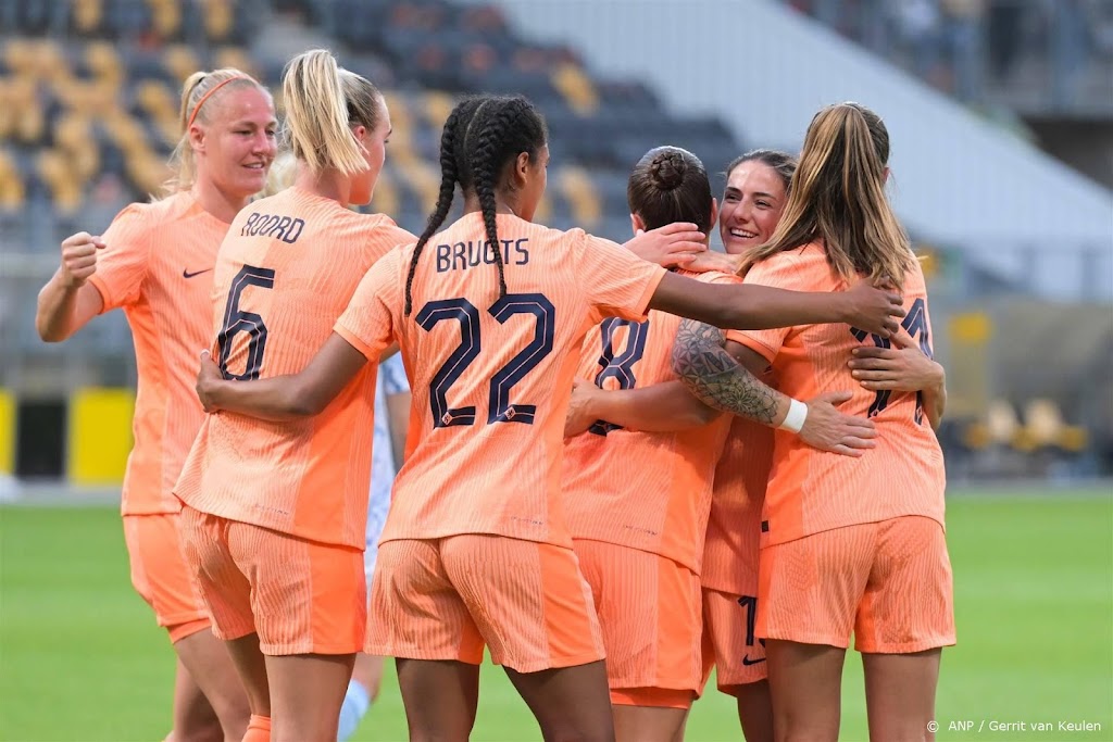 Voetbalsters met Van de Donk op WK tegen Portugal