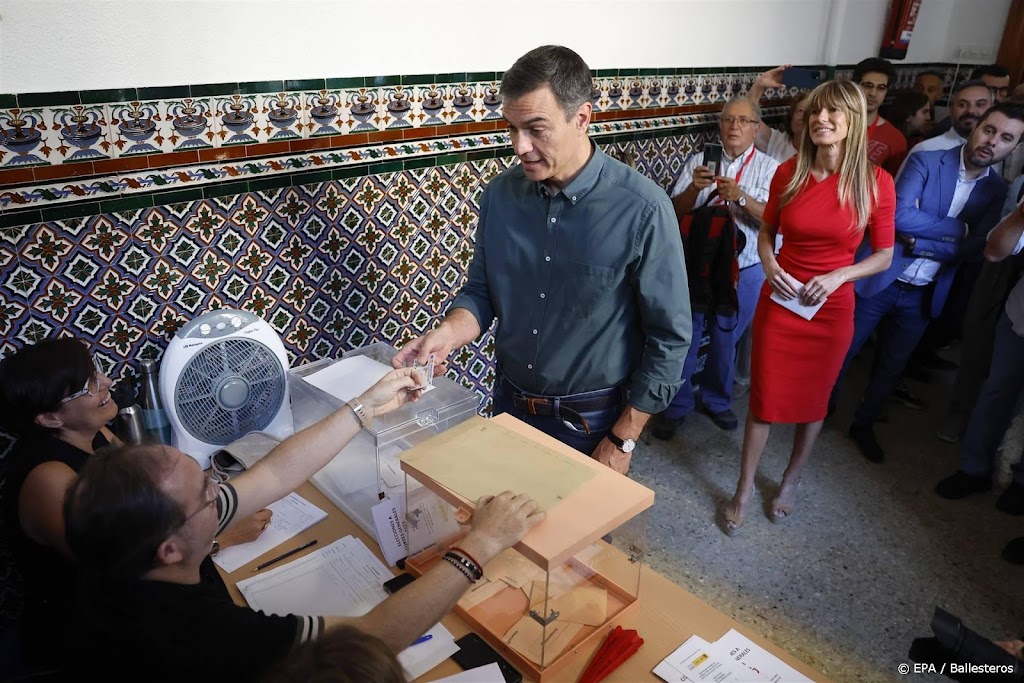 Spaanse stemlokalen openen voor vervroegde verkiezingen