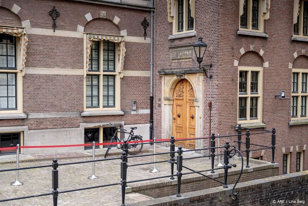 Premier blijft nog paar maanden langer in Torentje