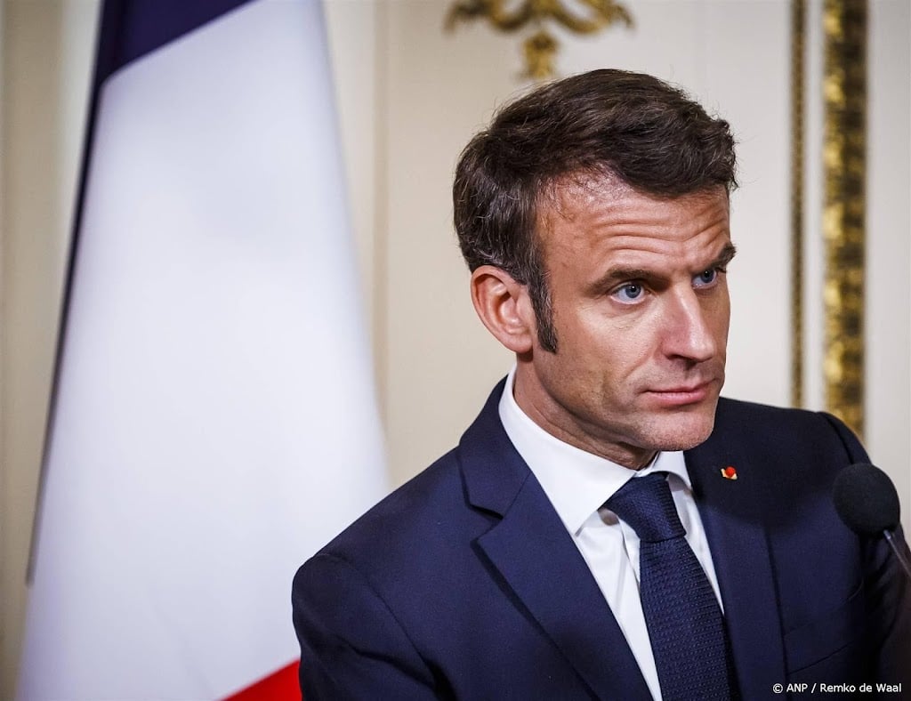 Macron spreekt voor het eerst met pers sinds verkiezingen