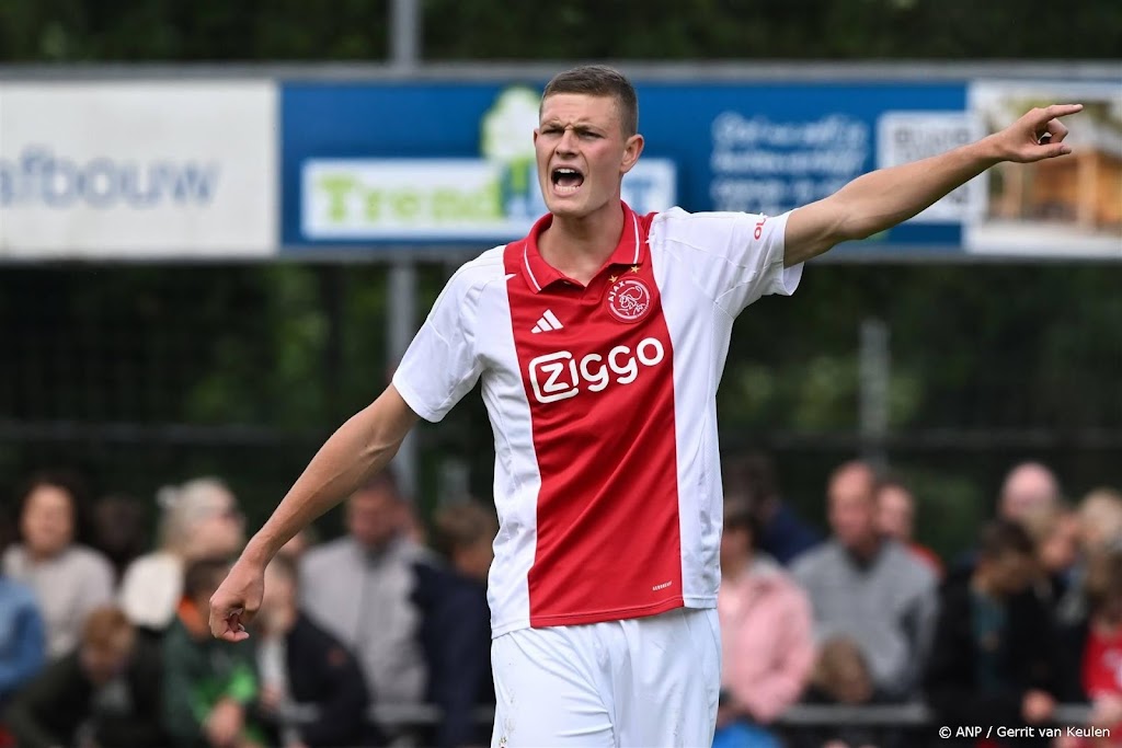 Ajax legt 18-jarige verdediger Janse langer vast 