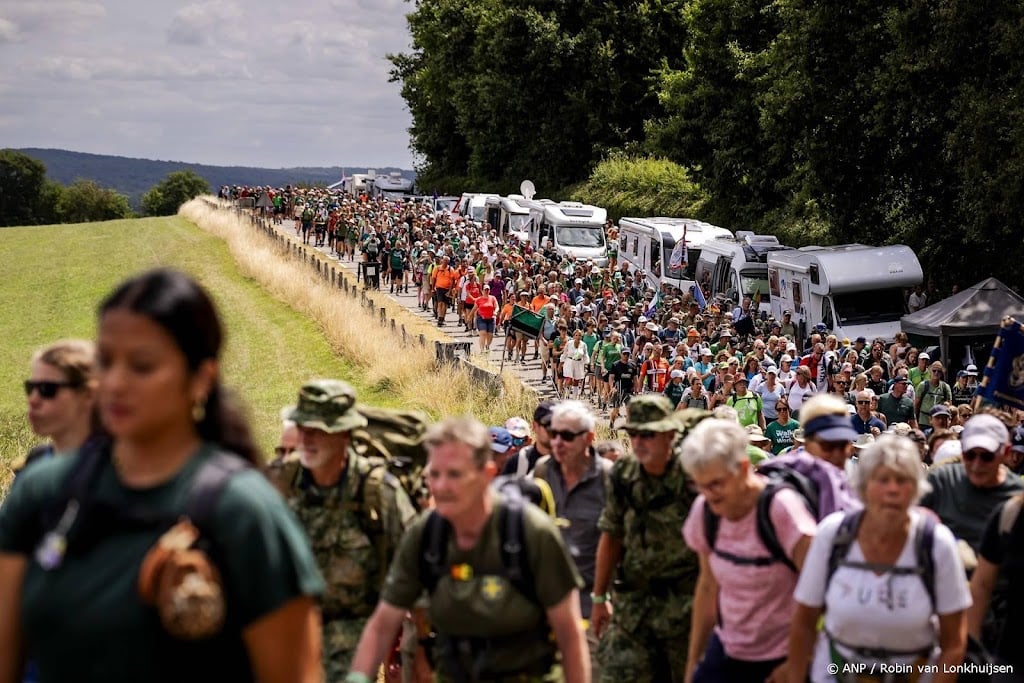 Derde dag Vierdaagse: 42.450 deelnemers lopen zwaarste dag uit