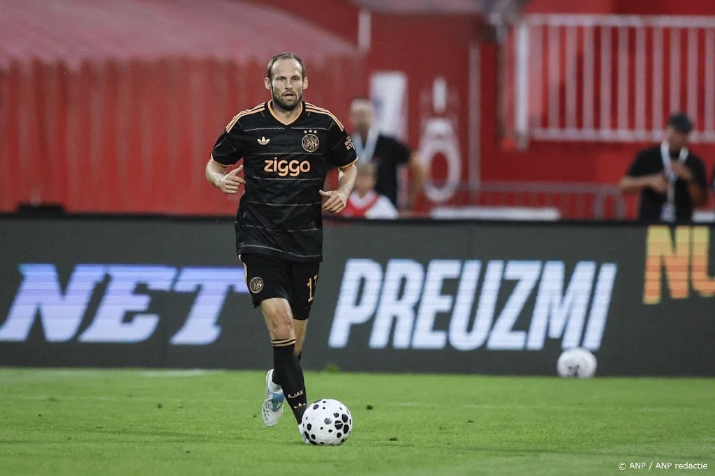 Ajax begint met teruggekeerde Blind aan uitduel met Vojvodina  