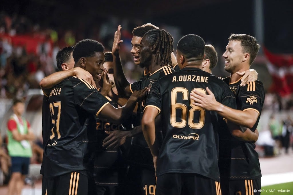 Ajax boekt ruime uitzege op Vojvodina in Conference League 
