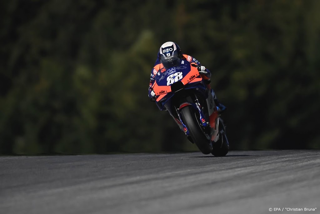 Portugees Oliveira verrast met zege in MotoGP