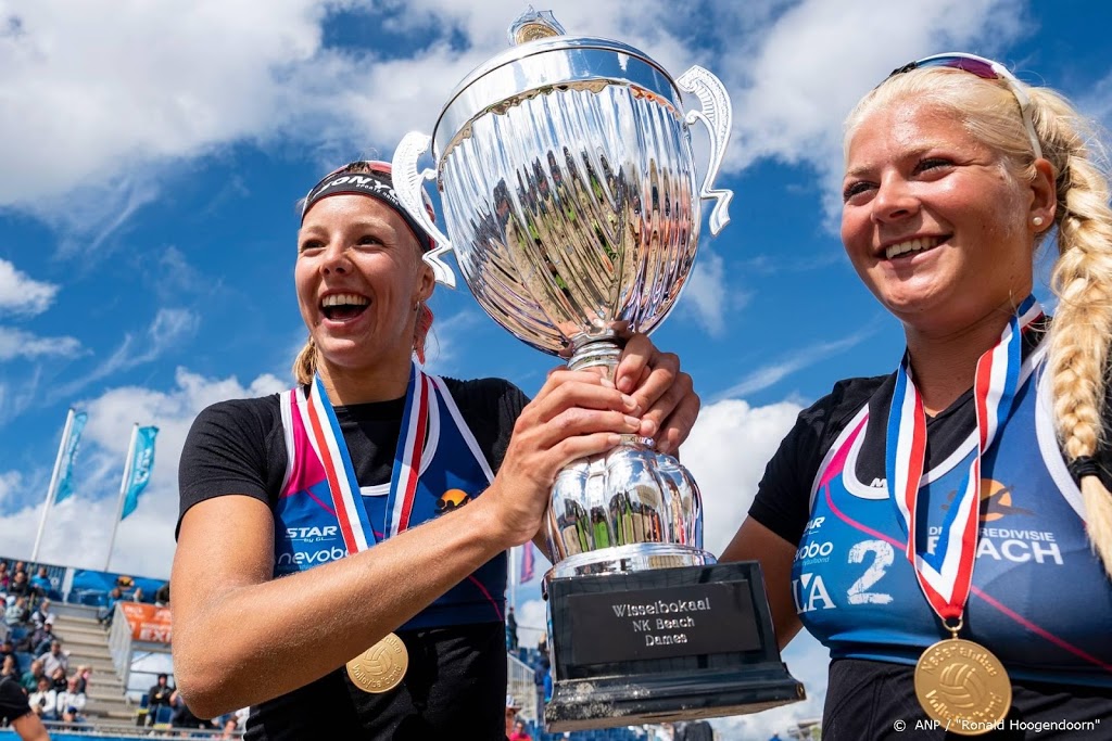 Nederlandse titel voor beachvolleybalduo Schoon/Stam