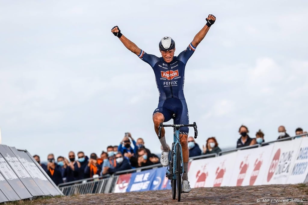 Oppermachtige Van der Poel vond renners van Jumbo-Visma irritant