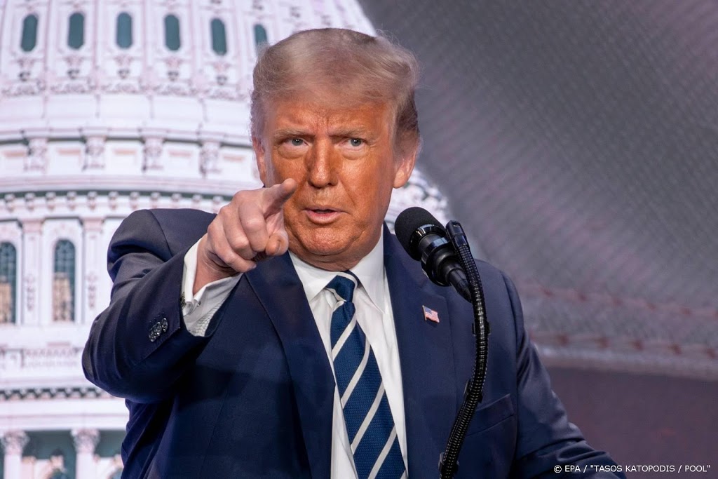 Twitter plaatst opnieuw mededeling bij tweet Trump