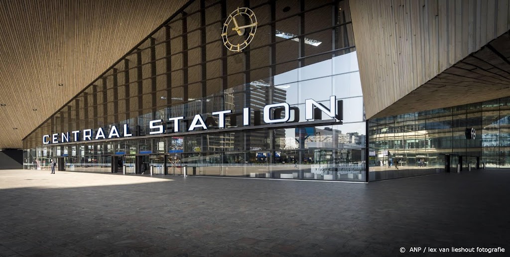 Trein op Rotterdam Centraal ontruimd om verdacht pakket
