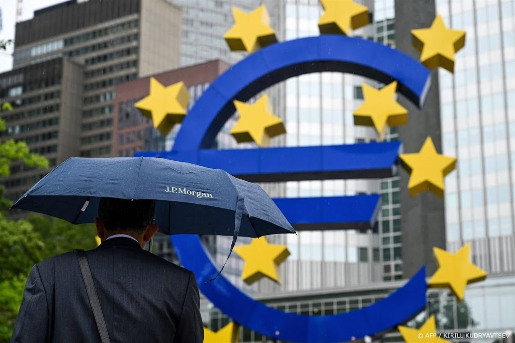 Economische bedrijvigheid eurozone krimpt nog sterker