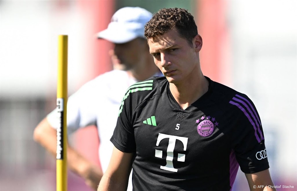 Pavard meldt zich ziek bij Bayern en wil naar Internazionale
