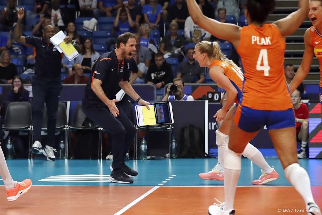 Volleybalsters winnen op EK ook vijfde en laatste groepswedstrijd