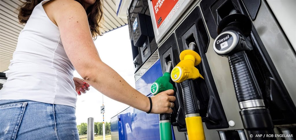 Zonder ingrijpen kabinet schiet benzineprijs omhoog met 21 cent