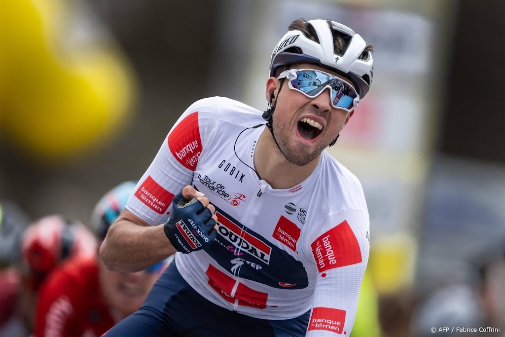 Wielrenner Vernon snelt naar zege in proloog Ronde van Duitsland 