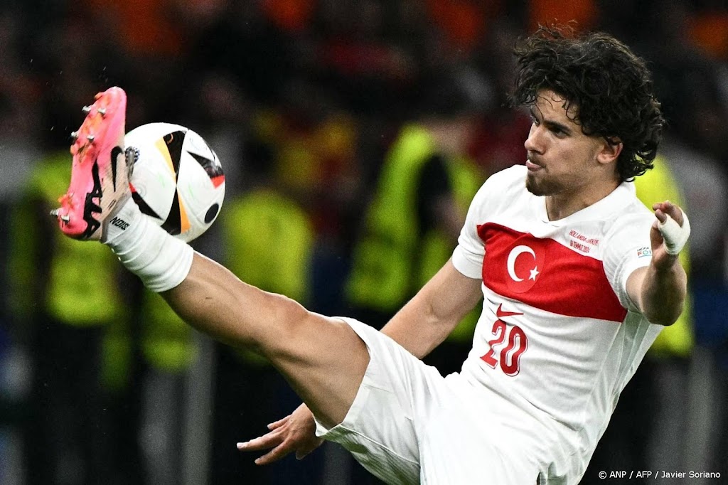 Fenerbahçe laat Kadioglu naar Brighton & Hove Albion vertrekken