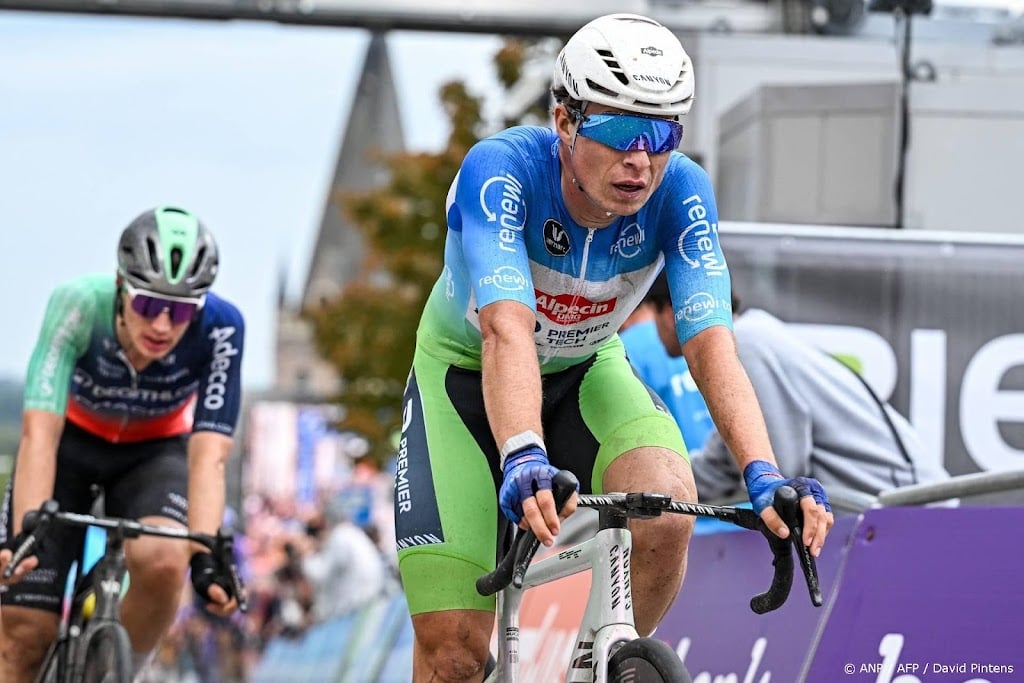 Belg Philipsen wint slotrit en grijpt eindzege Renewi Tour