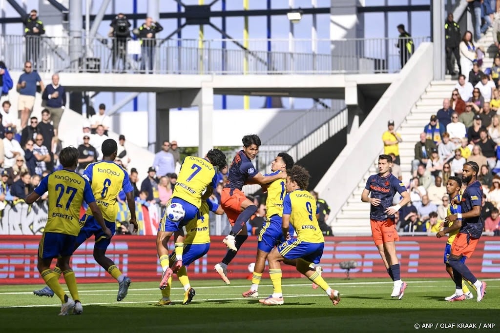 Onderbroken duel SC Cambuur - Feyenoord na halfuur hervat