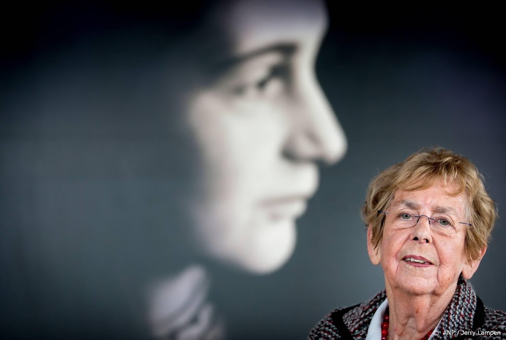 Beste vriendin Anne Frank legt eerste steen Namenmonument