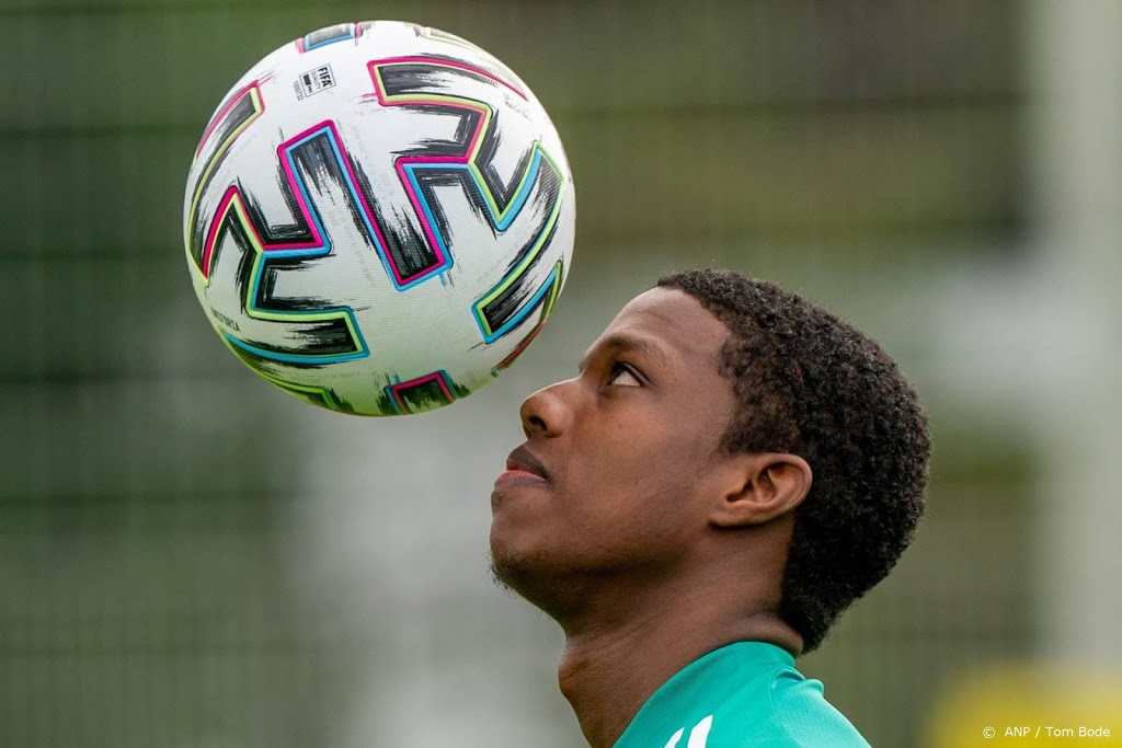 Feyenoorder Malacia terug op trainingsveld