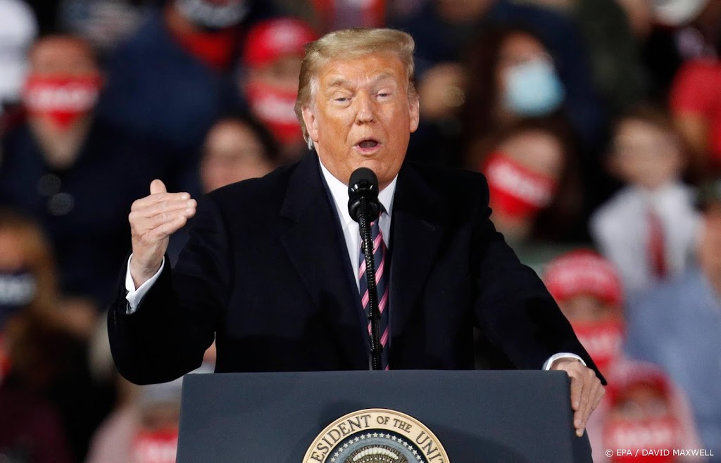 Trump bewijst laatste eer aan overleden opperrechter